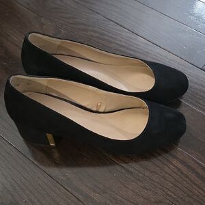Fioni Black Low Heel With Gold Details